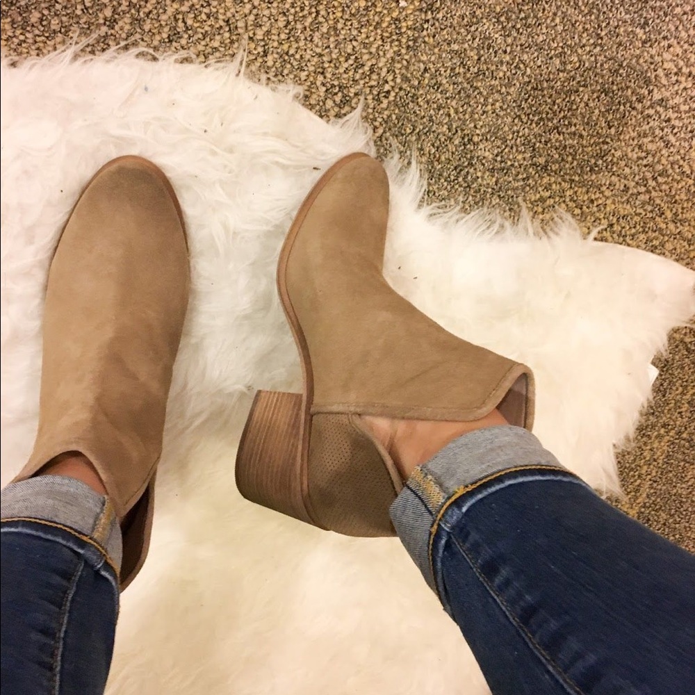 BP Barris Hinge Suede Block Heel Bootie 9 Cutout